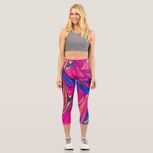 Vibrant Color Aesthetic Pattern Capri Leggings (Vorderseite)