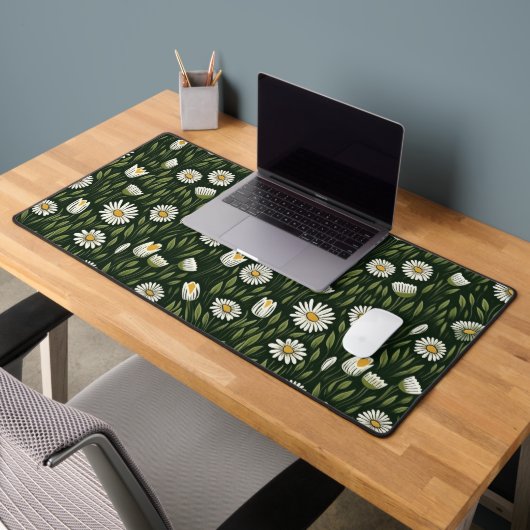 Vibrant Daisy Pattern with Lush Green Accents Schreibtischunterlage (Büro 2)