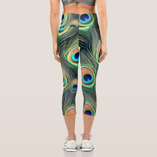 Vibrant Exotic Peacock Feather Print Capri Leggings (Rückseite)