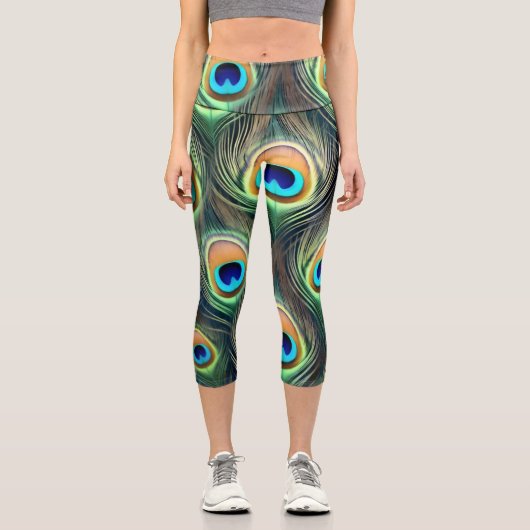 Vibrant Exotic Peacock Feather Print Capri Leggings (Vorderseite)