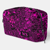 Vibrant Fuchsia Monogram Toiletry Bag  Waschbeutel (Rechte Ecke)