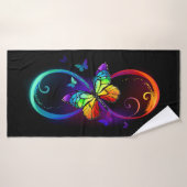 Vibrant infinity with rainbow butterfly on black badehandtuch (Badehandtuch)