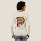 Vibrant Leopard Portrait With Bold Spots Tri-Blend Shirt (Voller Rückseite)
