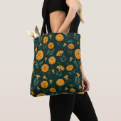 Vibrant Marigolds Pattern Tasche (Von Nahem)