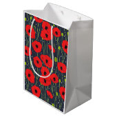 Vibrant Modern Red Poppies Pattern Art Mittlere Geschenktüte (Rückseite Schrägansicht)
