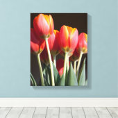 Vibrant Orange Tulip Fotografie Leinwanddruck (Insitu (Holzboden))