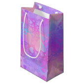 Vibrant Pink Holographic Heart Pattern Design Kleine Geschenktüte (Vorderseite Schrägansicht)