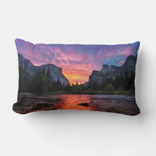 Vibrant Sky   Yosemite Valley Lendenkissen