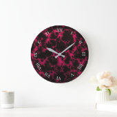 Vibrant Spotted Pink and Black Flames Roman Digits Große Wanduhr (Zuhause)