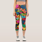 Vibrant Textured Heart Mosaic Capri Leggings (Vorderseite)