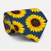 Vibrant Yellow Sunflower Bloom Krawatte (Gerollt)