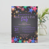 Vibrierende Sterne und Lichter am Schwarzen Neujah Einladung (Stehend Vorderseite)