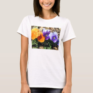 Vibrierendes Stiefmütterchen T-Shirt
