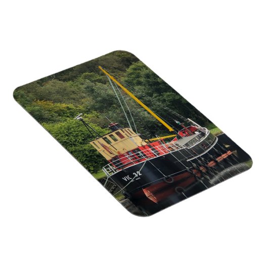 Vic32 Puffer Boat in Crinan Canal Basin, Schottlan Magnet (Rechte Seite)