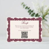 Victorian Burgundy Ivory Lace Wedding Website QR RSVP Karte (Stehend Vorderseite)