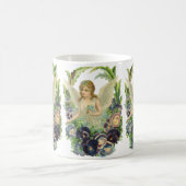 Victorian Easter Angel with Purple Pansy Flowers Kaffeetasse (Mittel)