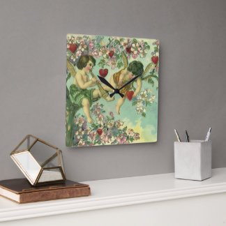 Victorian Valentines Day Cupids Vintage Heart Tree Quadratische Wanduhr