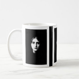 Victorian woman with haunting expression kaffeetasse