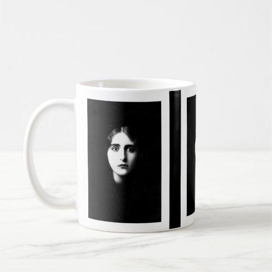 Victorian woman with haunting expression kaffeetasse (Links)