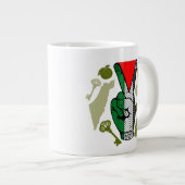 Victory Sign Hand Resistance Red Triangle Symbol Jumbo-Tasse (Vorderseite Rechts)