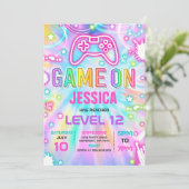 Video Game Birthday Party Neonspiel auf Level Up Einladung (Stehend Vorderseite)