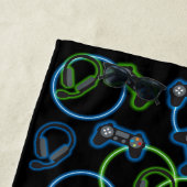 Video Game Neon Blue & Green Muster Monogram Strandtuch (Beispiel)