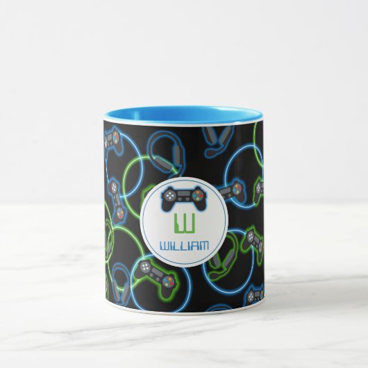 Video Game Neon Blue & Green Muster Monogram Tasse (Zentrum)