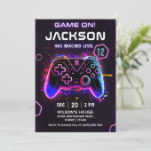 Video Game Neon Kindergeburtstag Party Einladung (Stehend Vorderseite)