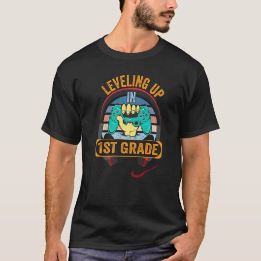 Video Gaming for students Leveling up in First Gra T-Shirt (Vorderseite)