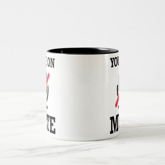 Videoanruf, Arbeit von Zuhause, Sie sind auf stumm Zweifarbige Tasse (Mittel)