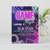 Videospiel am Geburtstag | Stufe 7 Einladung (Stehend Vorderseite)