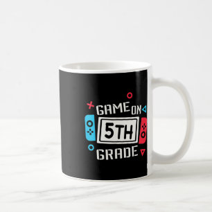 Videospiel auf der lustigen 5. Klasse Team Fifth B Kaffeetasse