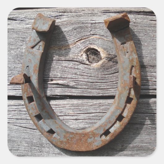 Viel Glück Horseshos auf Holzzäuner Quadratischer Aufkleber (Vorderseite)