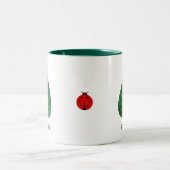 Viel Glück Ladybug am Leaf Zweifarbige Tasse (Mittel)