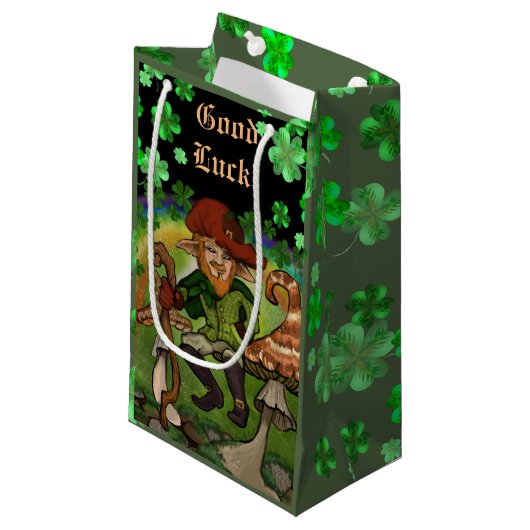 Viel Glück! Leprechaun & Clovers Kleine Geschenkta Kleine Geschenktüte (Vorderseite Schrägansicht)