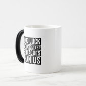 viel Glück wird besser als wir Verwandlungstasse (Vorderseite Links)