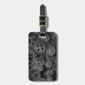 Viele alten rostigen Metallgänge oder Gepäckanhänger (Vorderseite vertikal)