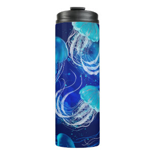 Viele blaue Quallen schwimmen unter Wasser. Nahtlo Thermosbecher
