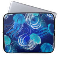 Viele blaue Quallen schwimmen unter Wasser. Seamle