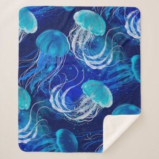 Viele blaue Quallen schwimmen unter Wasser. Seamle Sherpadecke