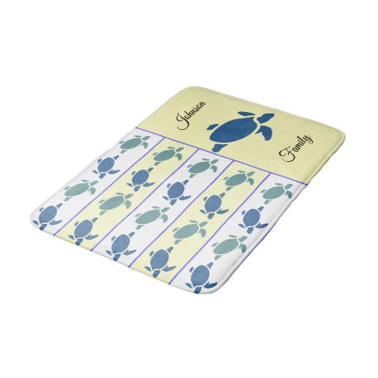 Viele blaue Schildkröten, alle Familiennamen Bath Badematte (Schrägansicht)