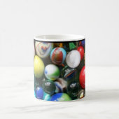 Viele farbenfrohe Murmeln Kaffeetasse (Mittel)