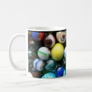 Viele farbenfrohe Murmeln Kaffeetasse
