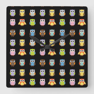 Viele farbenfrohe Niedliche Owls Muster Quadratische Wanduhr