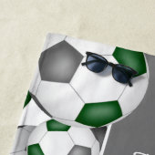 Viele Fußball-Bälle grün grau mit Jerseynummer Strandtuch (Beispiel)