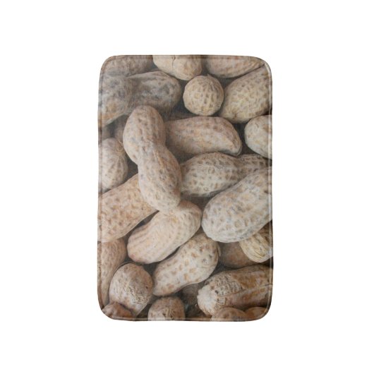 Viele gesalzene, geröstete Erdnüsse in der Muschel Badematte (Vorderseite Vertikal)