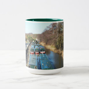 Viele Kanalboote Zweifarbige Tasse