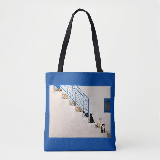 Viele Katzen auf einer weißen Treppe in einem grie Tasche (Vorderseite)