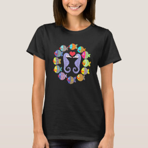 Viele kleine bunte Fische Zwei Seepferdchen in Lie T-Shirt