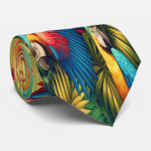 Viele kleine Papageien unter tropischen Blättern Krawatte (Gerollt)